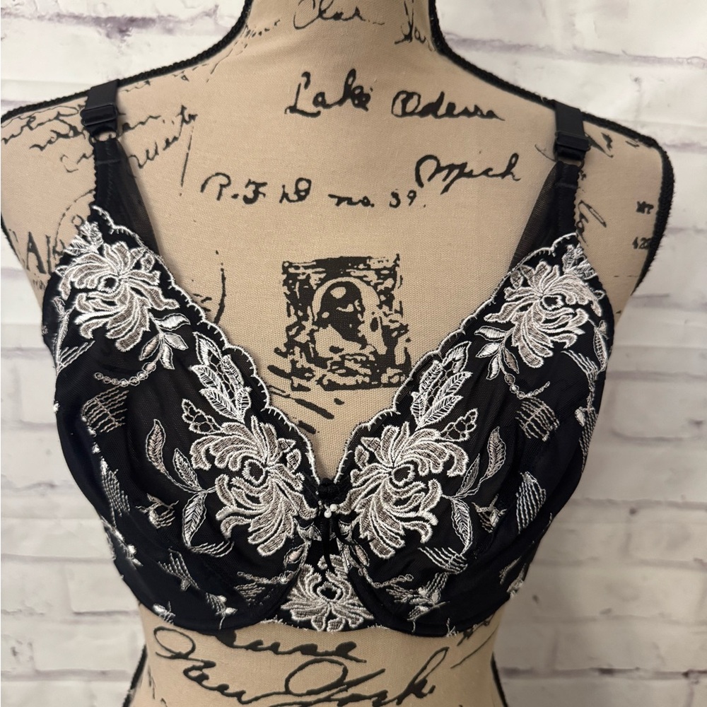 Wacoal bra size 36D black‎ white embroidered unlined sheer underwire 85775